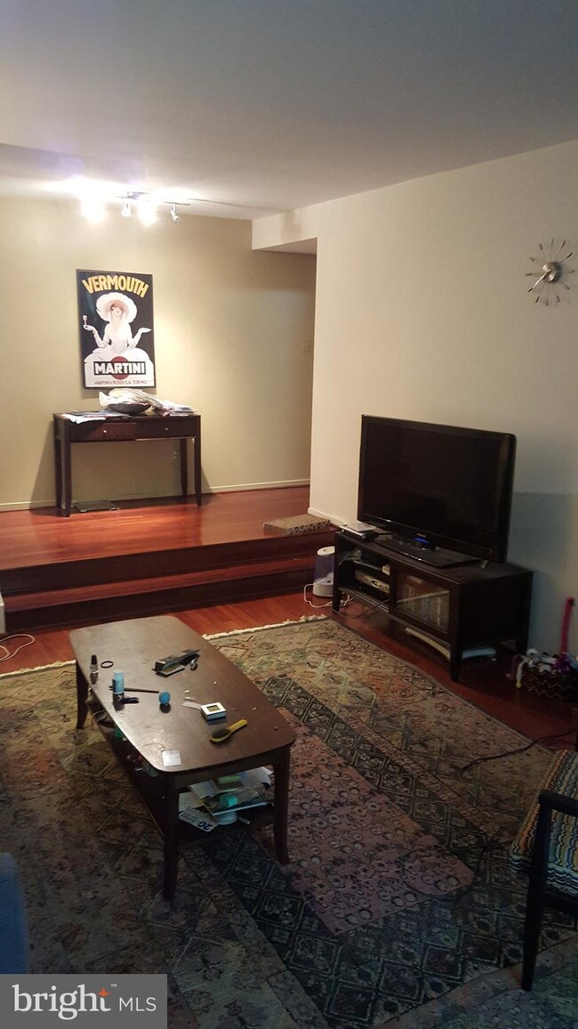 1670 Parkcrest Cir unit 100, Reston, VA 20190 - photo 5