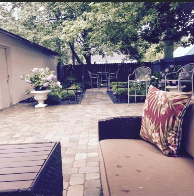 Back yard entertainment space