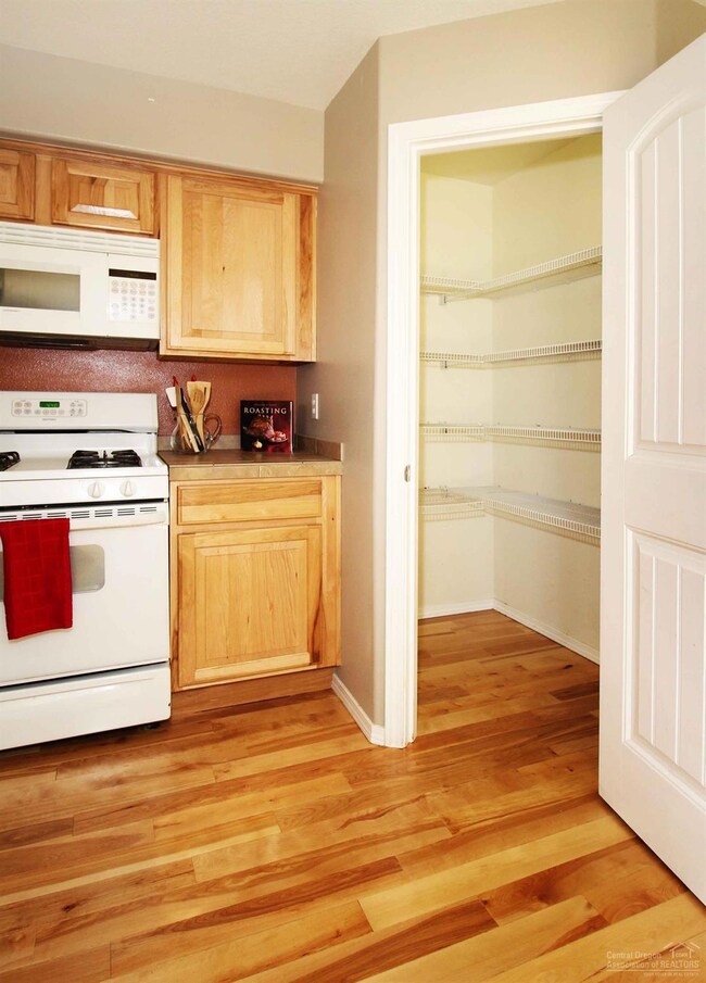 61075 Borden Dr, Bend, OR 97702 - photo 5