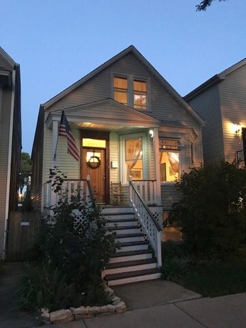 2931 N Gresham Ave, Chicago, IL 60618 - photo 2