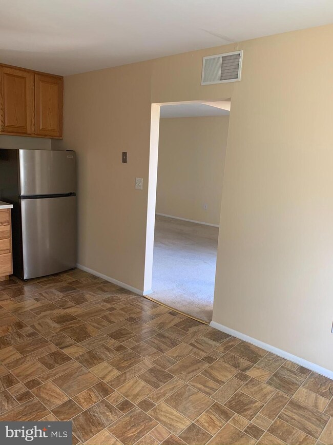 806 Henri Ct unit 806, Burlington, NJ 08016 - photo 3