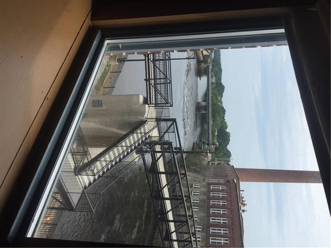 Island Terrace unit 136, Saco, ME 04072 - photo 4