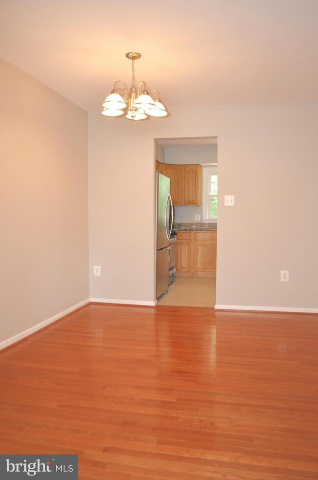 3077 White Birch Ct, Fairfax, VA 22031 - photo 5