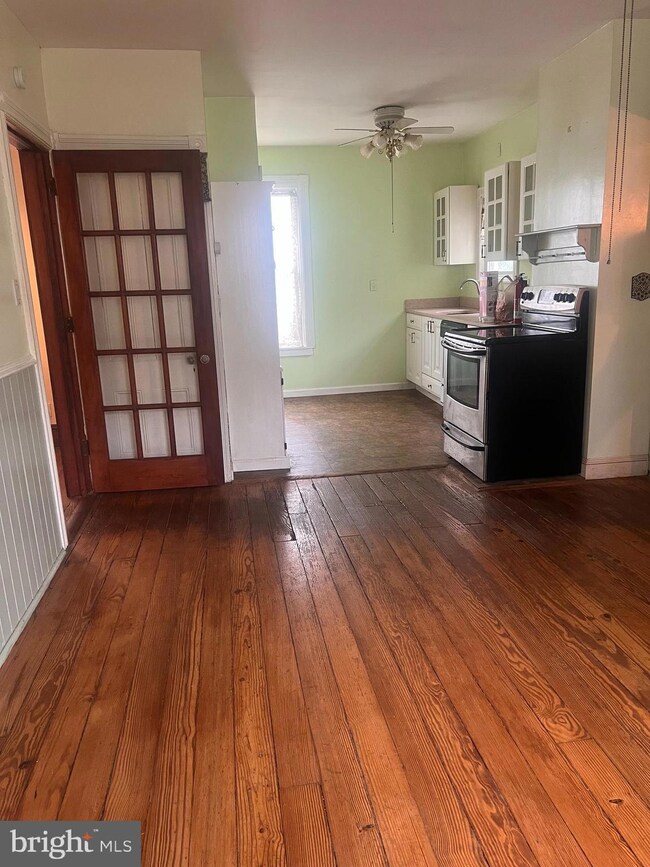 243 Mercer St, Hightstown, NJ 08520 - photo 5