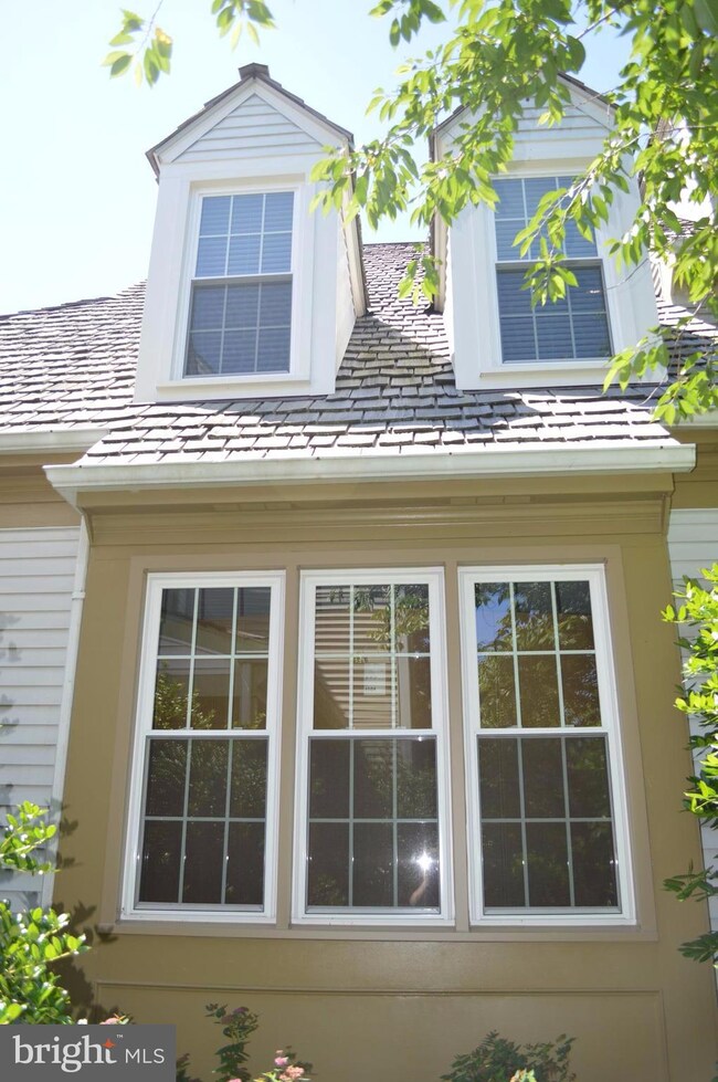 12839 Mill Brook Ct, Woodbridge, VA 22192 - photo 2