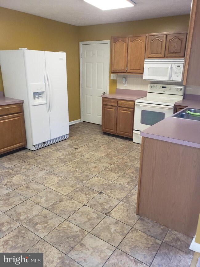 35686 Golf Course Dr, Mechanicsville, MD 20659 - photo 2