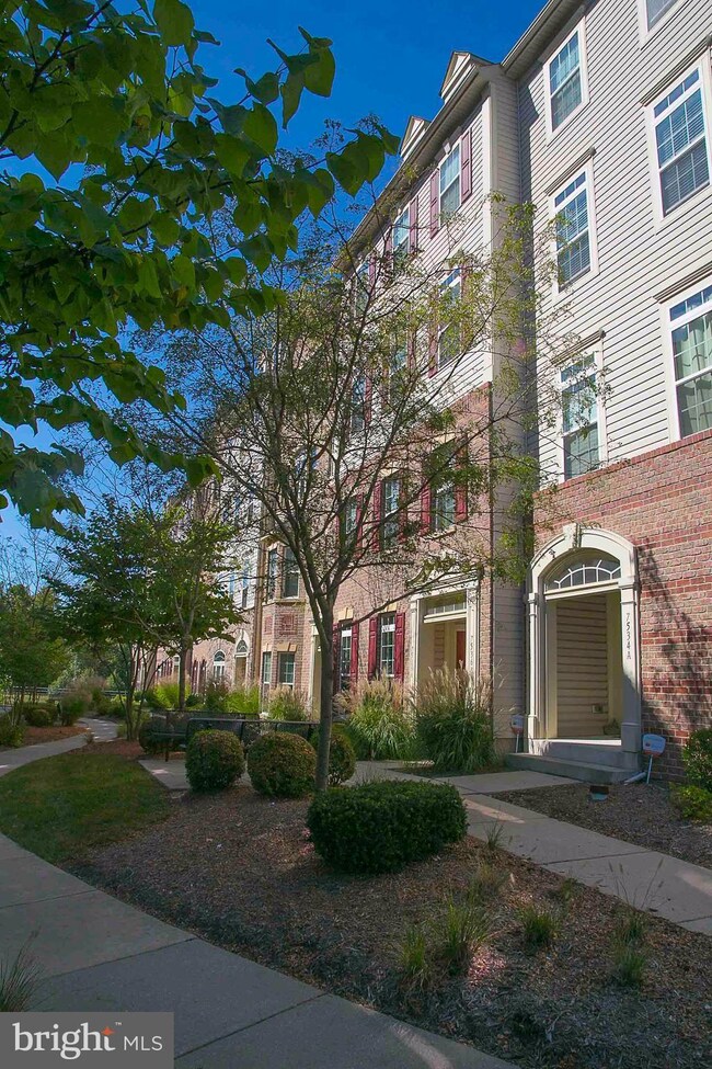 7536 Stoney Run Dr unit B, Hanover, MD 21076 - photo 5