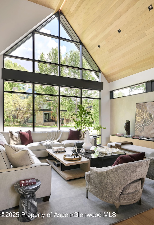 810_W_Smuggler_03_WEB