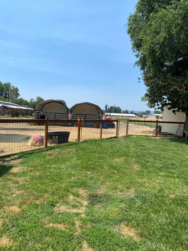 3830 Summers Ln, Klamath Falls, OR 97603 - photo 7