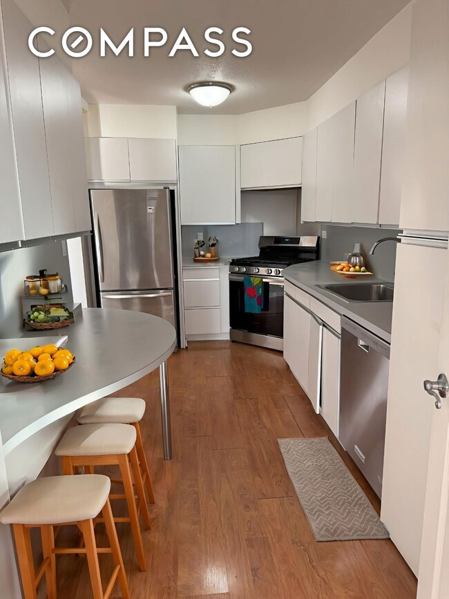 The Bay Club unit 8-V, Bayside, NY 11360 - photo 4