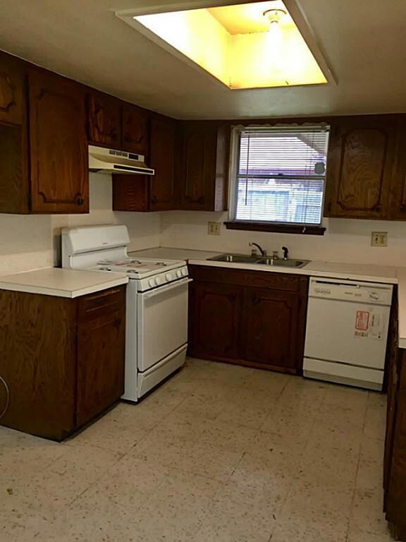 10307 Summerbrook Ct, Houston, TX 77038 - photo 7