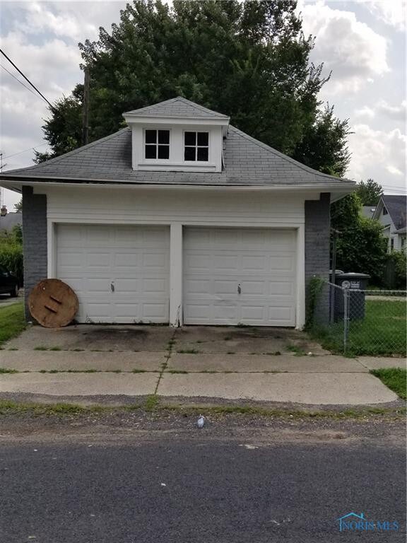 1958 Barrows St, Toledo, OH 43613 - photo 2