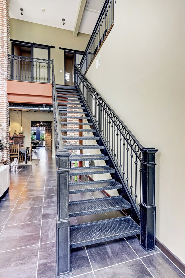 2711 Yupon St, Houston, TX 77006 - photo 5