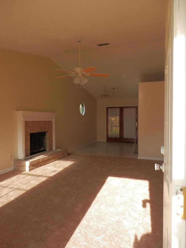 6072 Davon St, Jacksonville, FL 32244 - photo 2