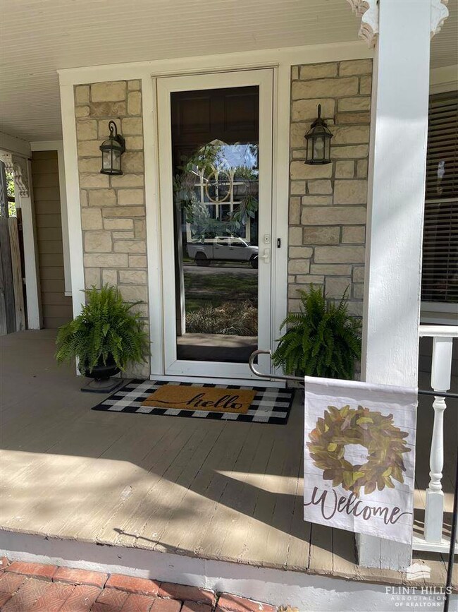 503 W 8th St, Concordia, KS 66901 - photo 4