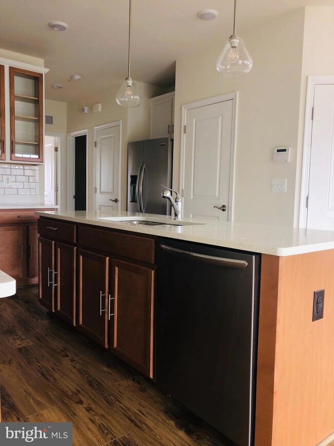 13913 Hollow Wind Way unit 101, Woodbridge, VA 22191 - photo 5