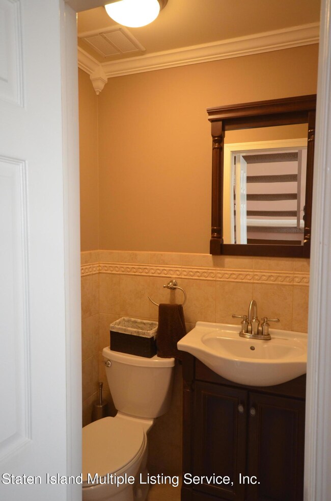 20 Simmons Ln, Staten Island, NY 10314 - photo 7