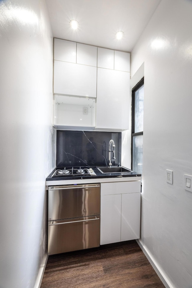 96 Perry St unit B-17B, New York, NY 10014 - photo 2