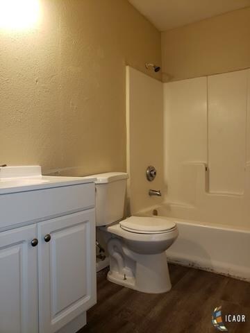 590 El Centro Ave unit 3 4 5, El Centro, CA 92243 - photo 5