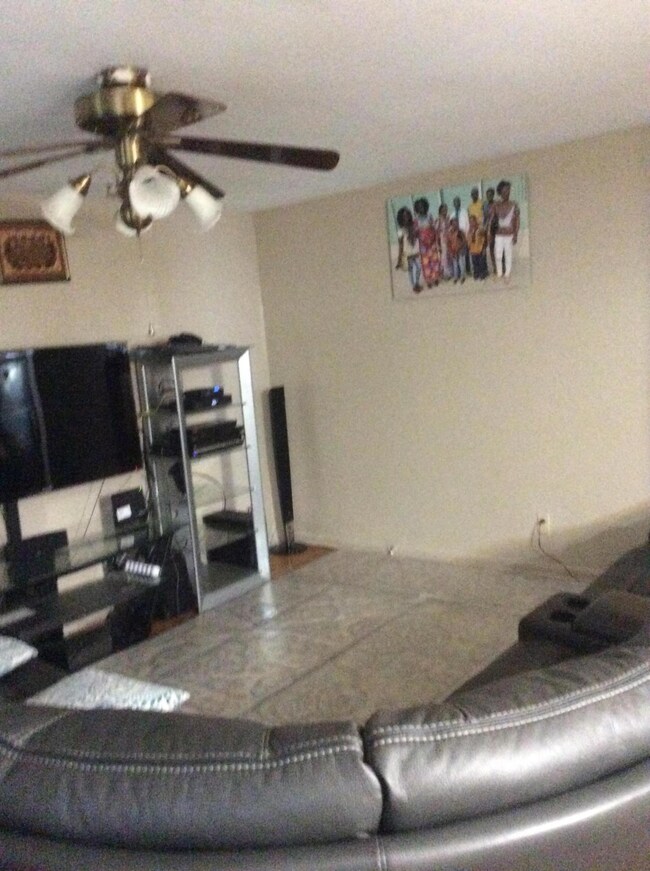 2247 Ferris Rd, Columbus, OH 43224 - photo 4