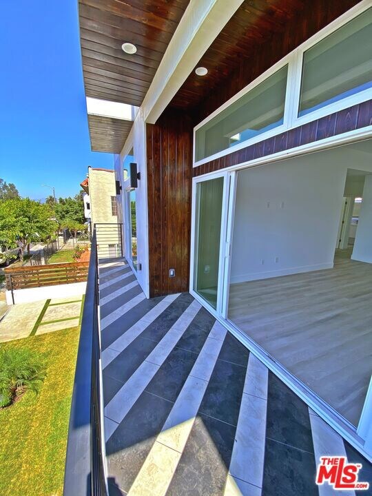 4627 W 18th St unit 1/2, Los Angeles, CA 90019 - photo 5