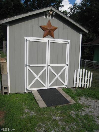 16452 Cornell St, East Liverpool, OH 43920 - photo 4