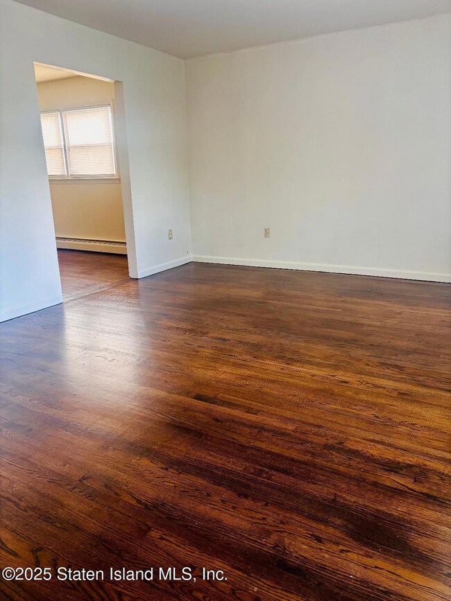22 Grasmere Ave unit 1, Staten Island, NY 10304 - photo 2