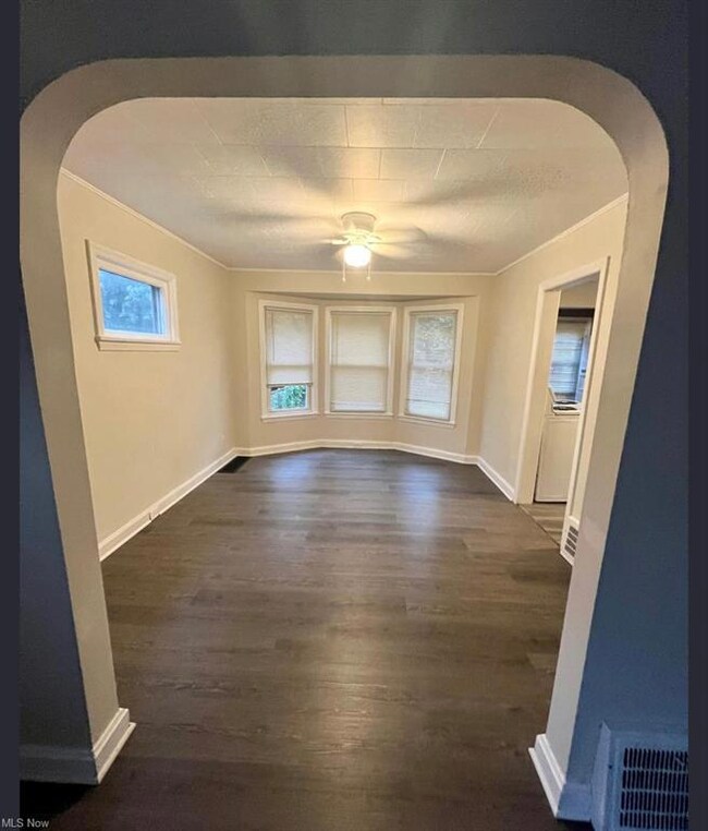 1354 Penhurst Rd, Cleveland, OH 44110 - photo 3