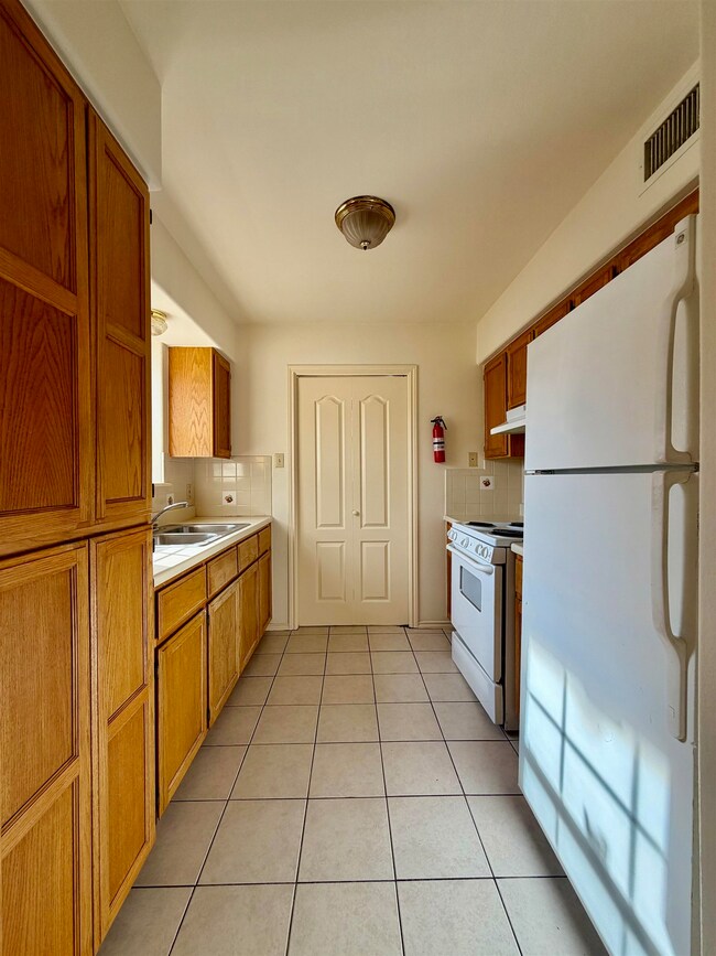 206 E Canal St unit 1, Laredo, TX 78041 - photo 7