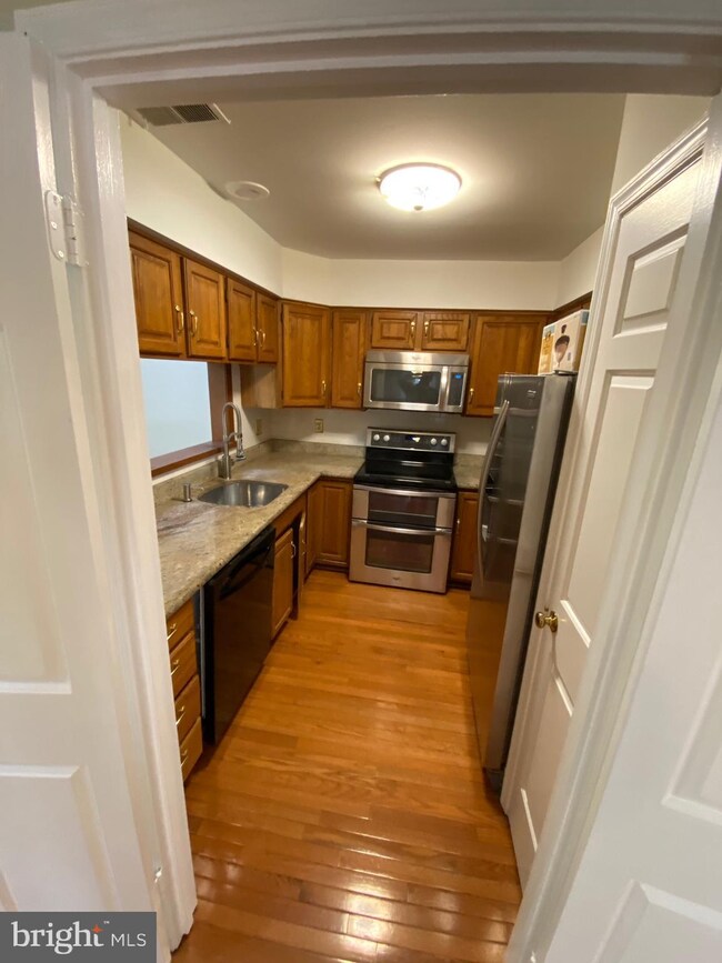 10017 Beacon Pond Ln, Burke, VA 22015 - photo 7