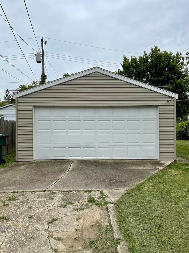 1717 E 20th St, Muncie, IN 47302 - photo 3