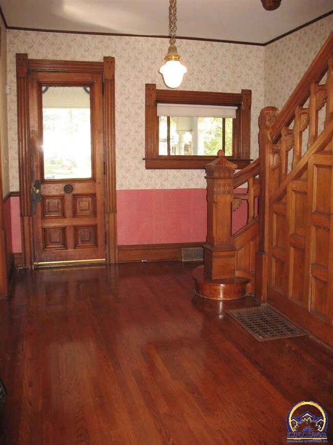 224 SW Woodlawn Ave, Topeka, KS 66606 - photo 4