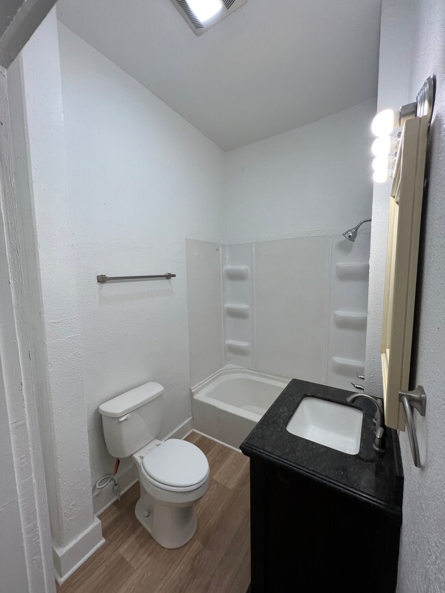 730 W 9th St, Anderson, IN 46016 - photo 7