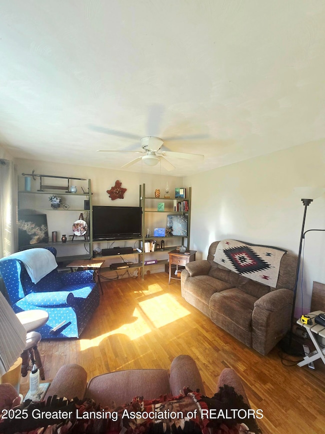 1014 W Northrup St, Lansing, MI 48911 - photo 2