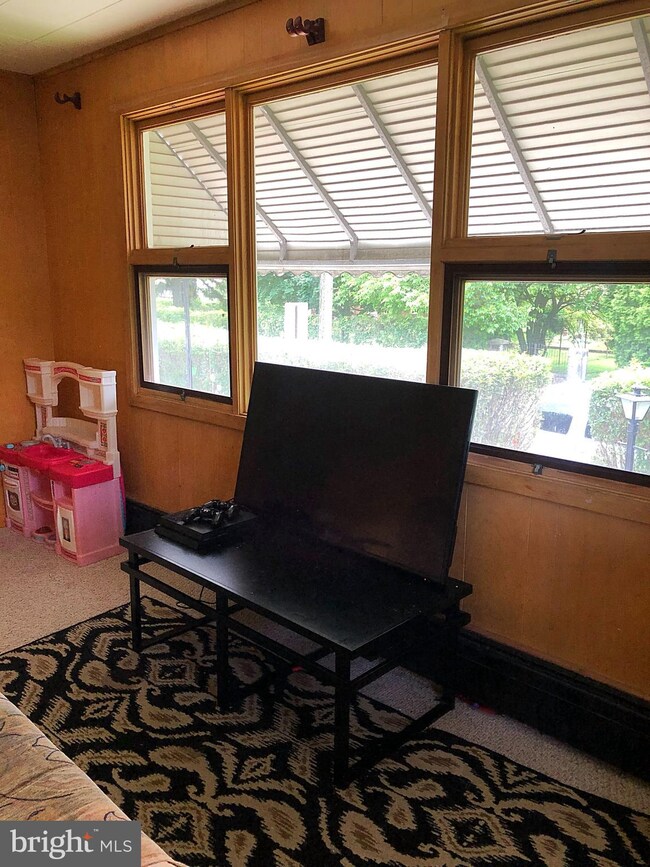 3415 Raymond St, Reading, PA 19605 - photo 3