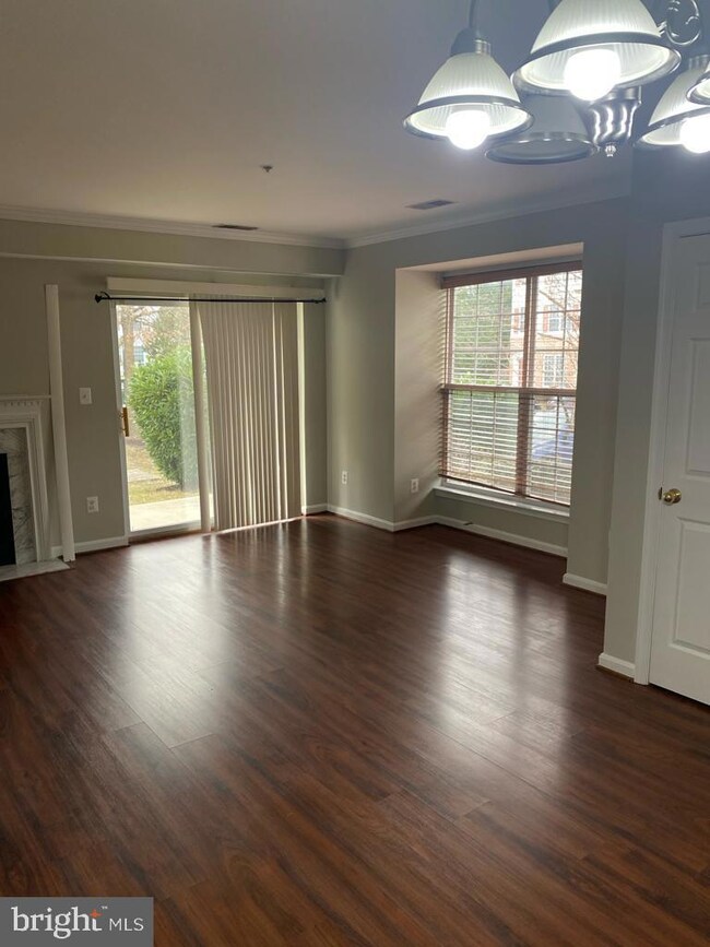 2490 Quick St unit 101, Herndon, VA 20171 - photo 2