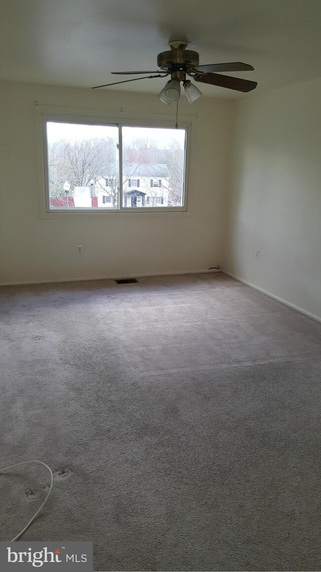 12185 Dove Cir, Laurel, MD 20708 - photo 3