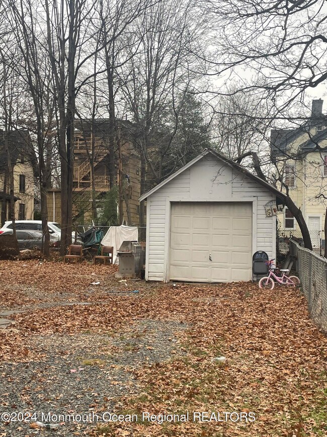 825 Garage