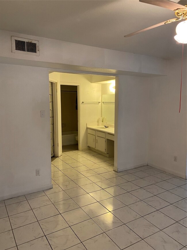 5625 Antoine Dr unit 412, Houston, TX 77091 - photo 7