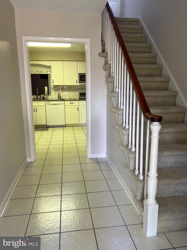 413 Hampshire Dr, Broomall, PA 19008 - photo 5