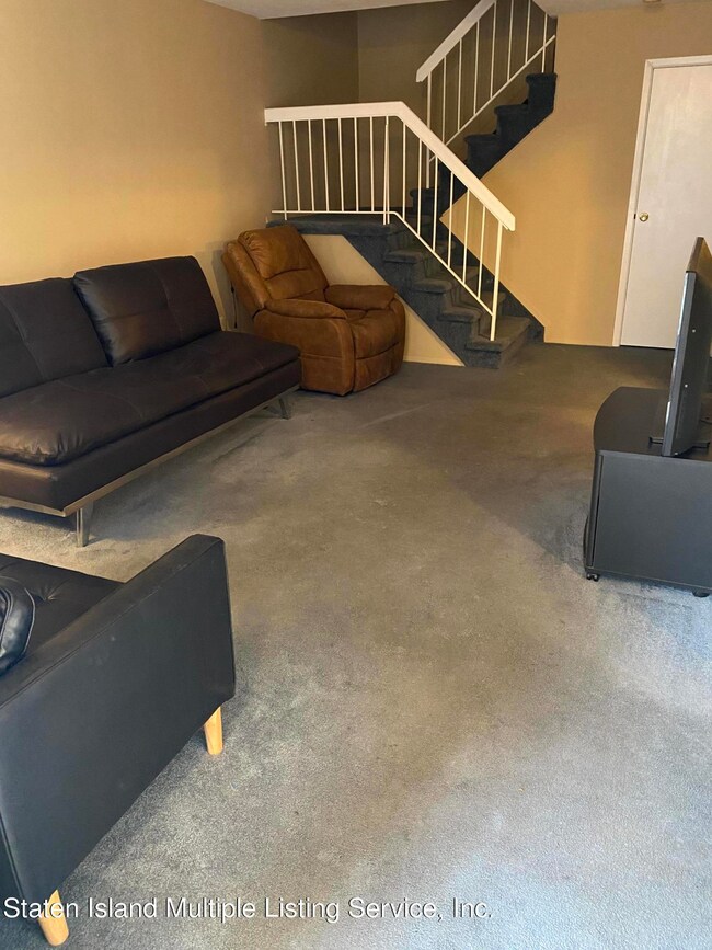 19 Fuller Ct unit A, Staten Island, NY 10306 - photo 4