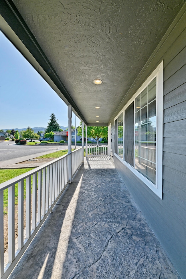 850 Mendolia Way, Central Point, OR 97502 - photo 6