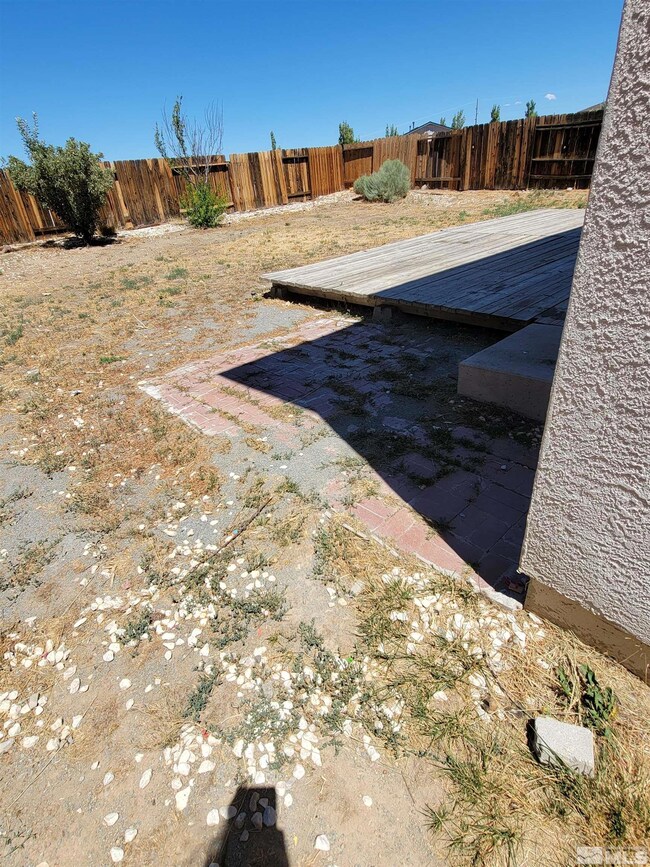 8812 Silverkist Dr, Reno, NV 89506 - photo 2