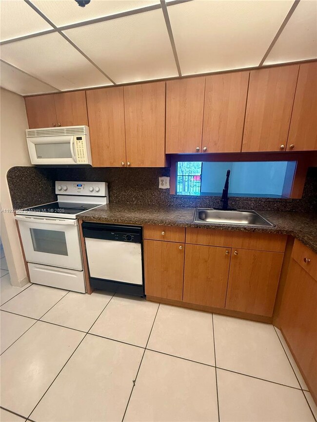 Horizons West unit 210, Miami, FL 33183 - photo 4