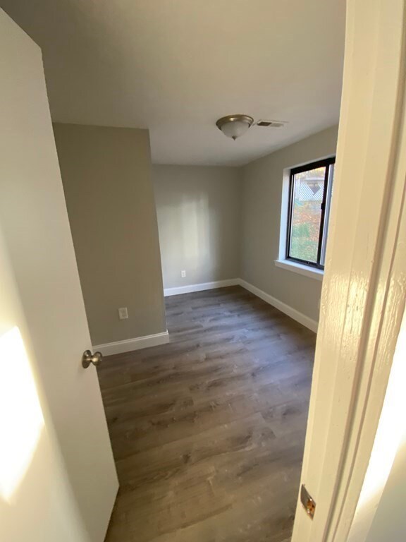 58 Windsor St, Worcester, MA 01605 - photo 5