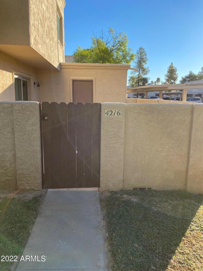 Patio gate corner unit