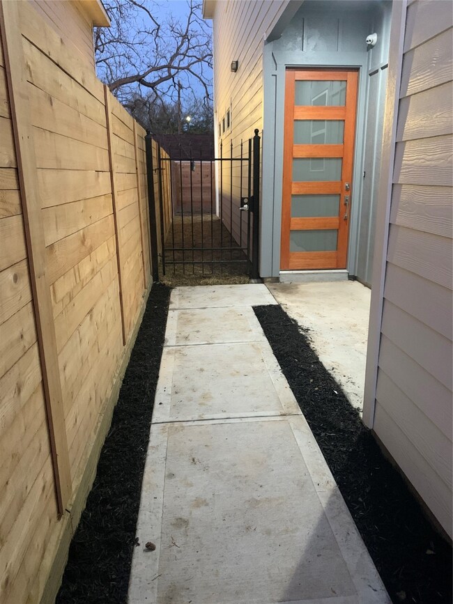 6618 Apollo St, Houston, TX 77091 - photo 4