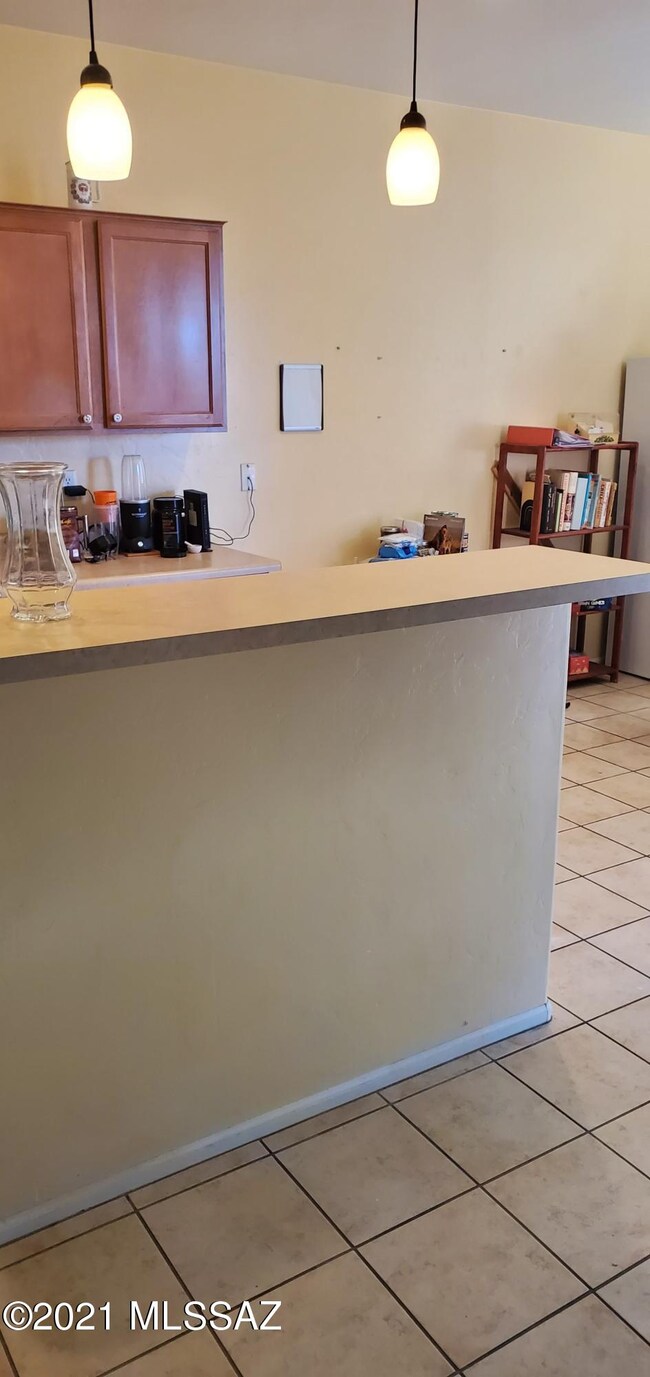 Kitchen breakfast counter