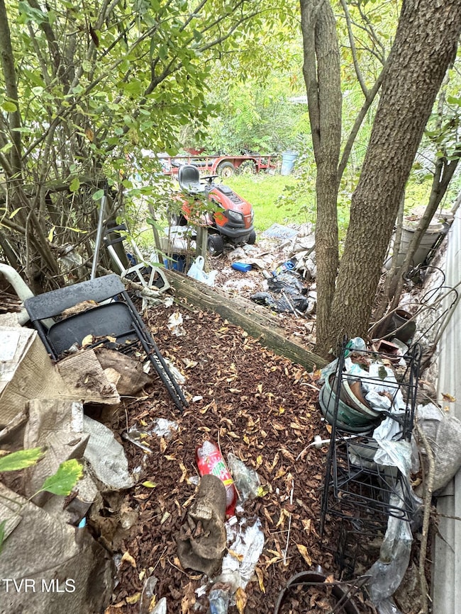 DOUBLEWIDE REAR DECK TOWARD STEPS