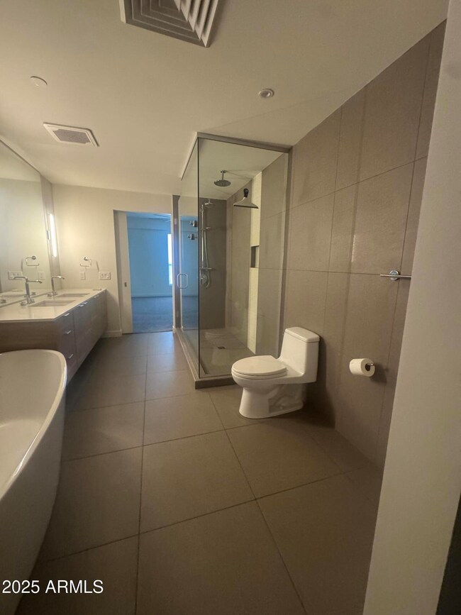 Contour Primary bath